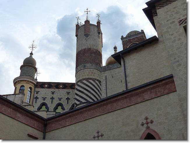 Clicca per scorrere le foto originali ingrandite