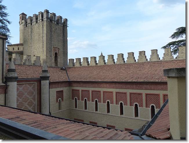 Clicca per scorrere le foto originali ingrandite