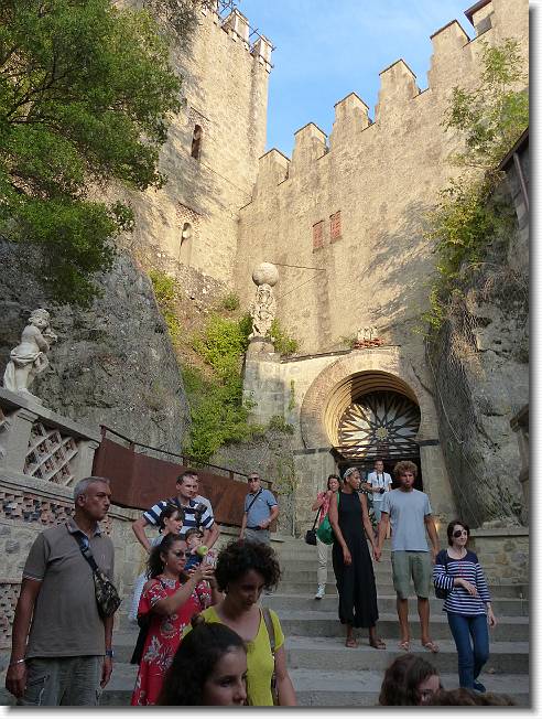 Clicca per scorrere le foto originali ingrandite