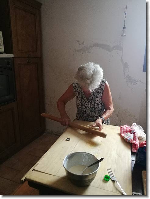 Clicca per scorrere le foto originali ingrandite