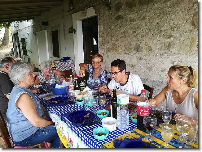 Clicca per scorrere le foto originali ingrandite