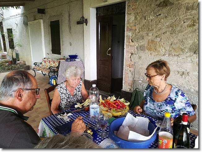 Clicca per scorrere le foto originali ingrandite