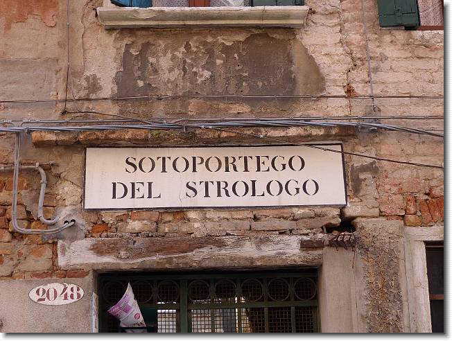 Clicca per scorrere le foto originali ingrandite