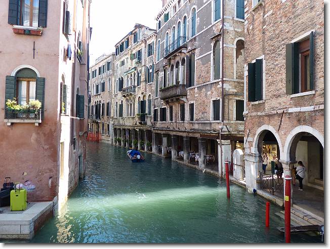 Clicca per scorrere le foto originali ingrandite