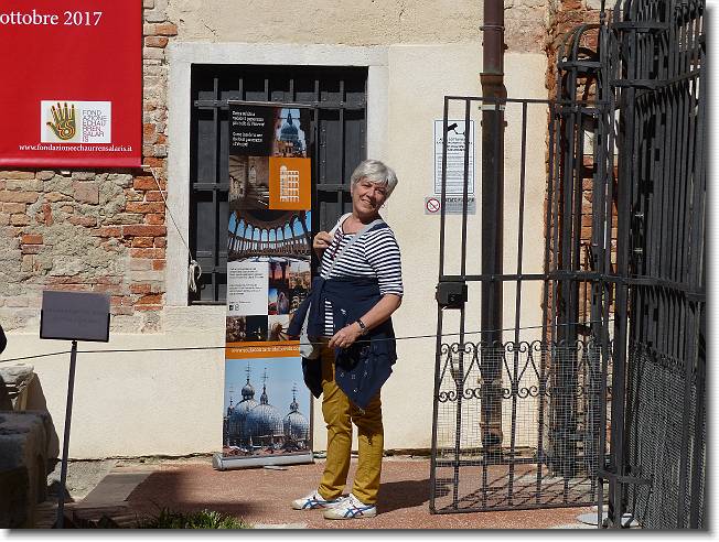 Clicca per scorrere le foto originali ingrandite