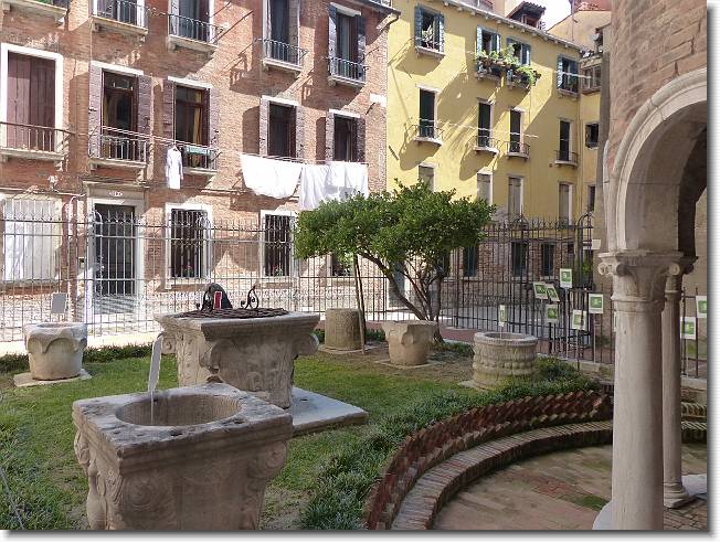Clicca per scorrere le foto originali ingrandite