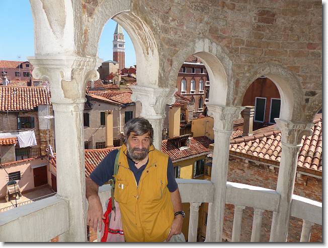 Clicca per scorrere le foto originali ingrandite