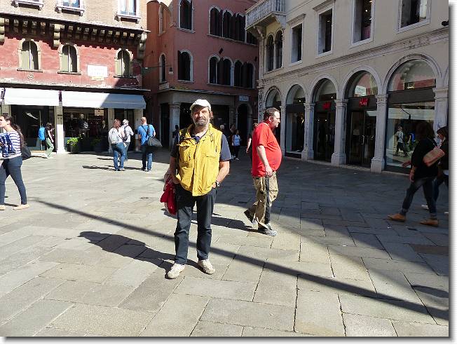 Clicca per scorrere le foto originali ingrandite