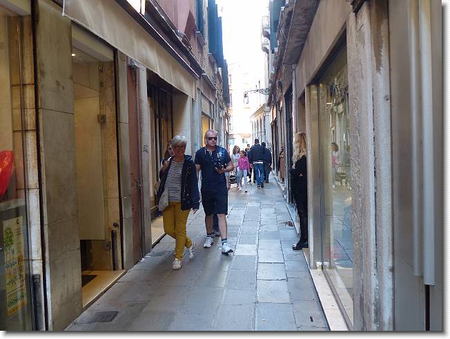 Clicca per scorrere le foto originali ingrandite