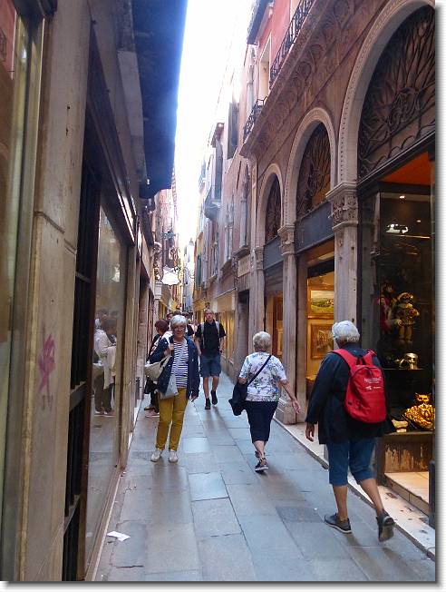 Clicca per scorrere le foto originali ingrandite