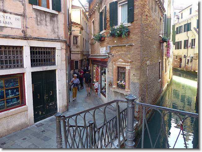 Clicca per scorrere le foto originali ingrandite