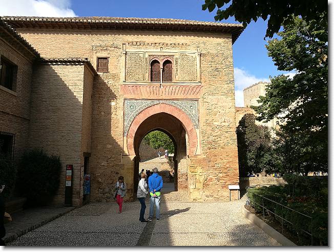 Clicca per scorrere le foto originali ingrandite
