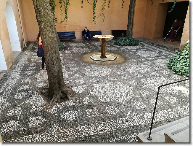 Clicca per scorrere le foto originali ingrandite