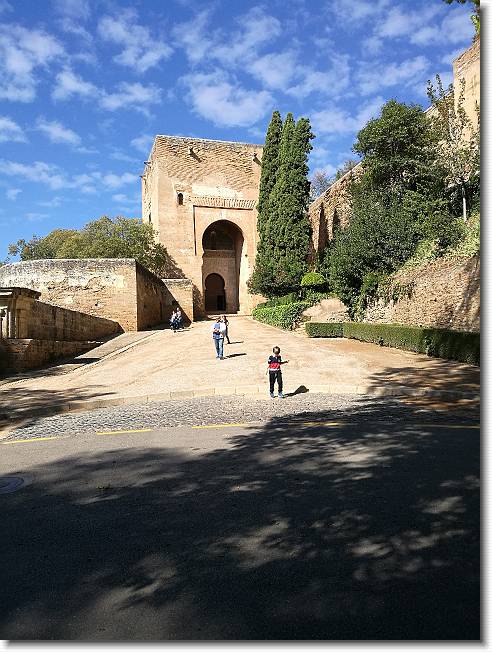Clicca per scorrere le foto originali ingrandite