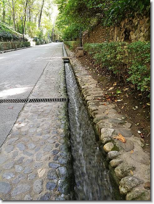 Clicca per scorrere le foto originali ingrandite