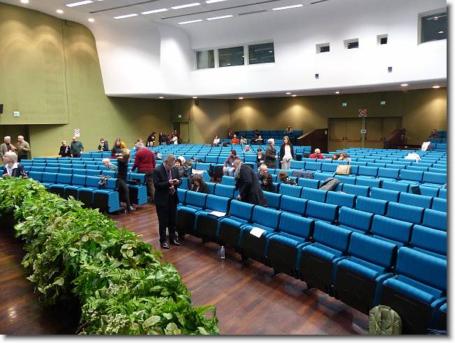 Clicca per scorrere le foto originali ingrandite
