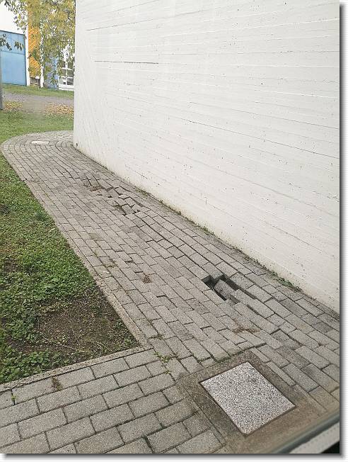 Clicca per scorrere le foto originali ingrandite