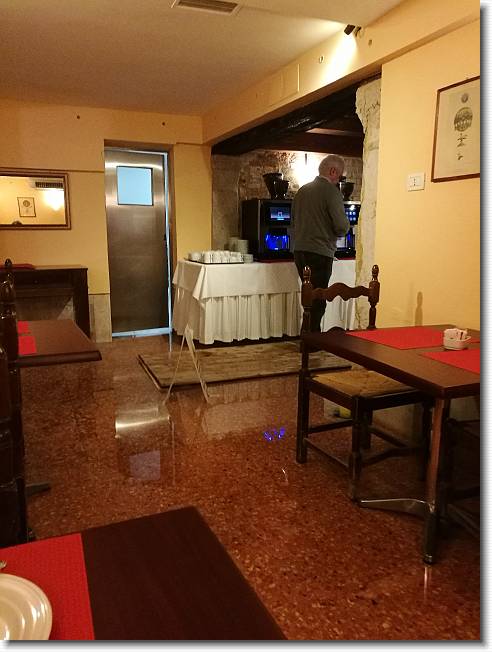 Clicca per scorrere le foto originali ingrandite