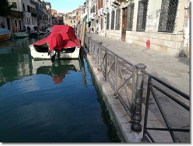 Clicca per scorrere le foto originali ingrandite