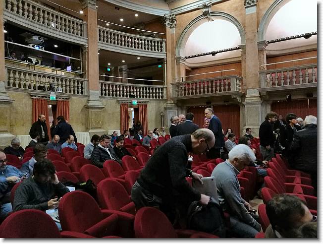 Clicca per scorrere le foto originali ingrandite