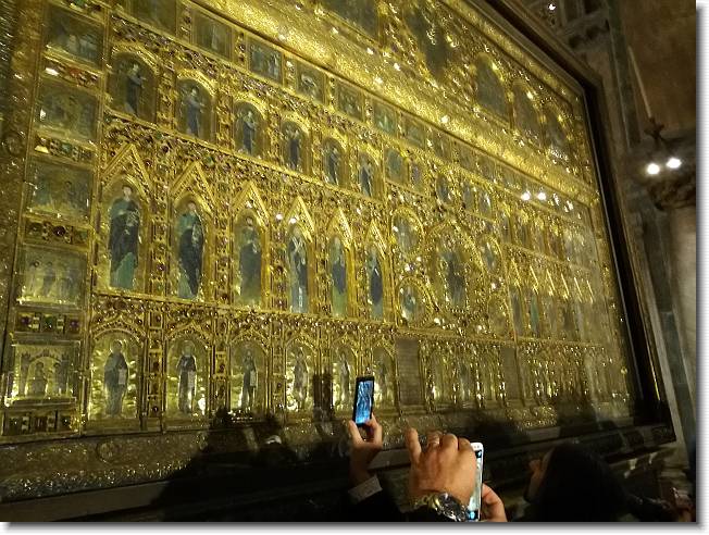 Clicca per scorrere le foto originali ingrandite
