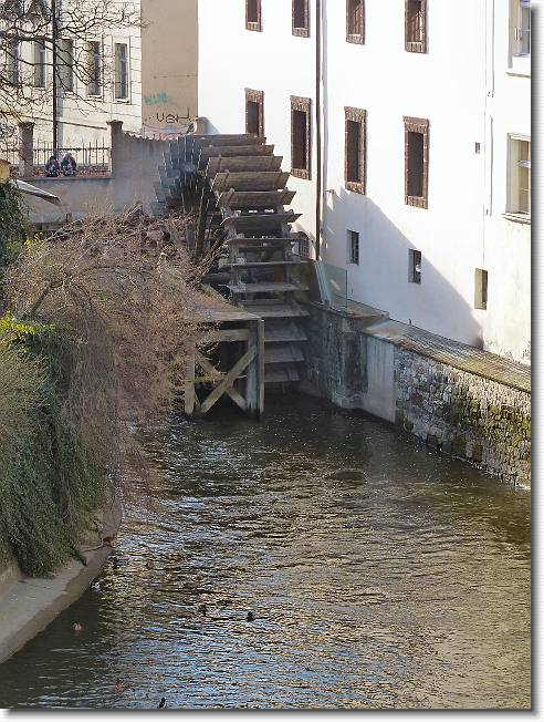 Clicca per scorrere le foto originali ingrandite