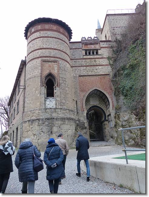 Clicca per scorrere le foto originali ingrandite