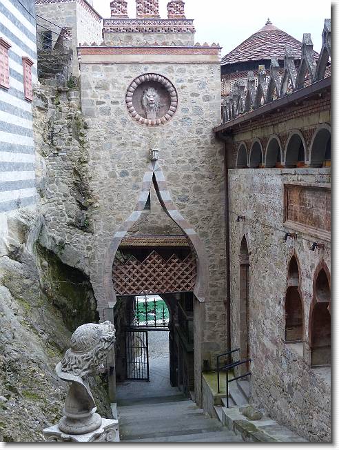 Clicca per scorrere le foto originali ingrandite