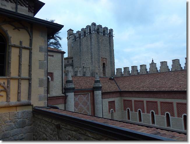 Clicca per scorrere le foto originali ingrandite