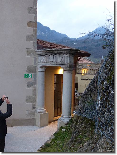 Clicca per scorrere le foto originali ingrandite
