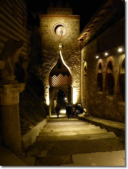 Clicca per scorrere le foto originali ingrandite