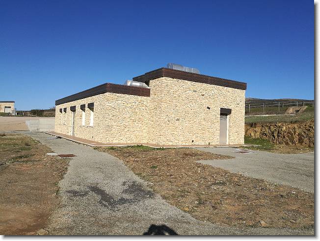 Clicca per scorrere le foto originali ingrandite