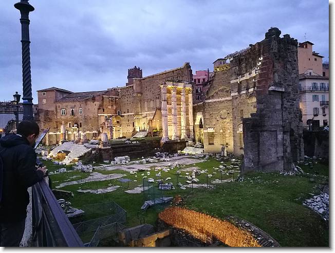 Clicca per scorrere le foto originali ingrandite