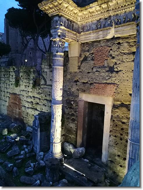 Clicca per scorrere le foto originali ingrandite