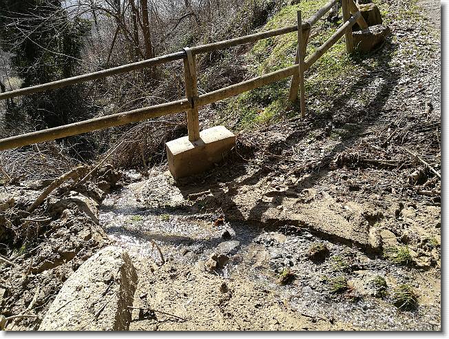 Clicca per scorrere le foto originali ingrandite