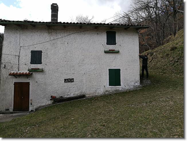 Clicca per scorrere le foto originali ingrandite