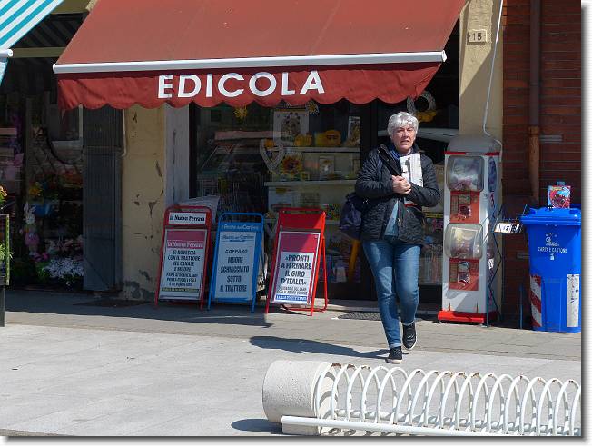 Clicca per scorrere le foto originali ingrandite