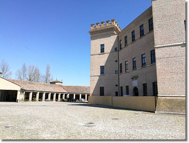 Clicca per scorrere le foto originali ingrandite
