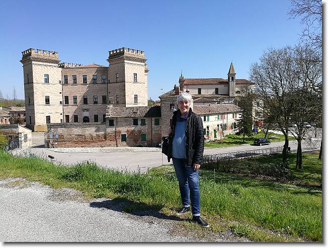 Clicca per scorrere le foto originali ingrandite
