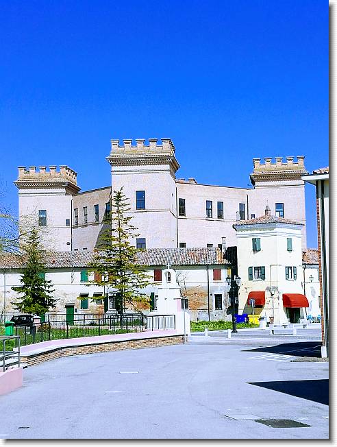Clicca per scorrere le foto originali ingrandite