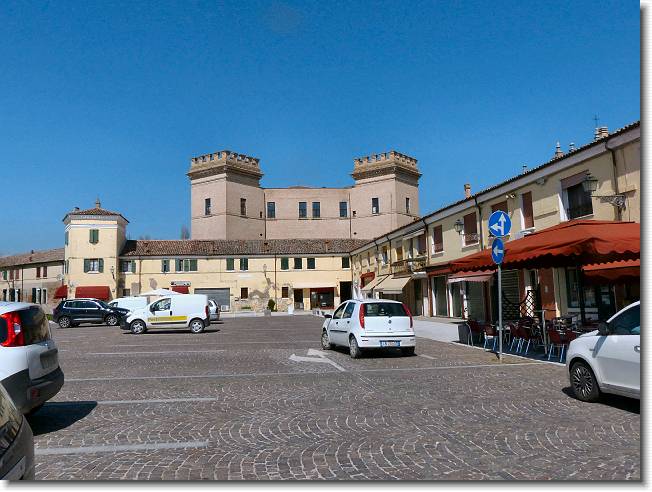 Clicca per scorrere le foto originali ingrandite