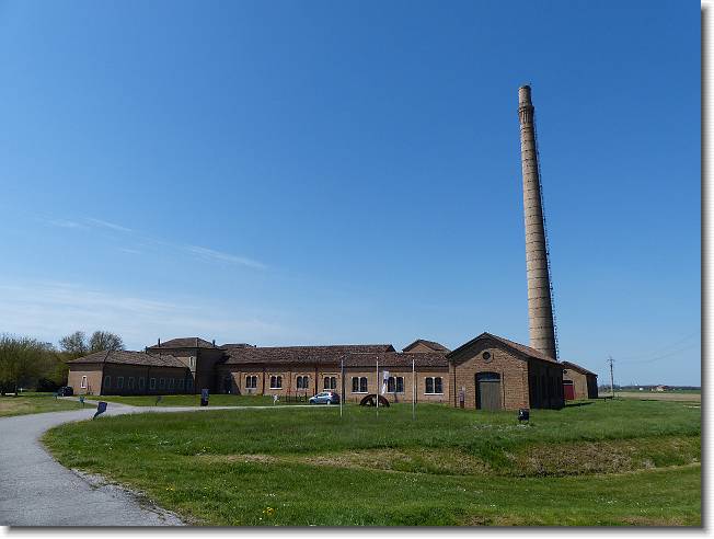 Clicca per scorrere le foto originali ingrandite