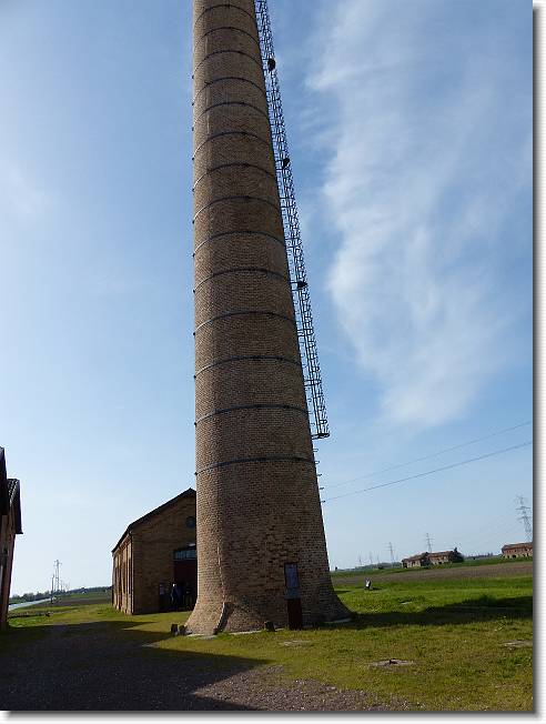 Clicca per scorrere le foto originali ingrandite