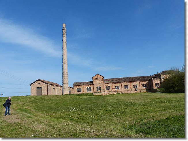 Clicca per scorrere le foto originali ingrandite