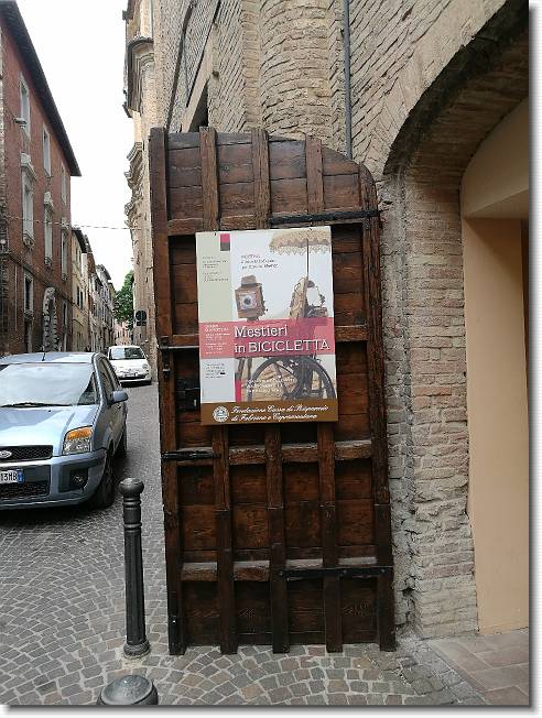 Clicca per scorrere le foto originali ingrandite