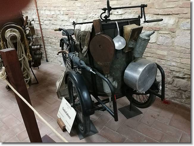 Clicca per scorrere le foto originali ingrandite