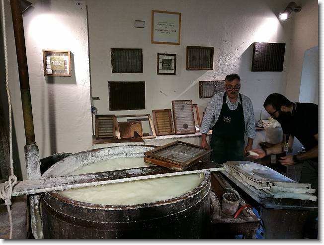 Clicca per scorrere le foto originali ingrandite
