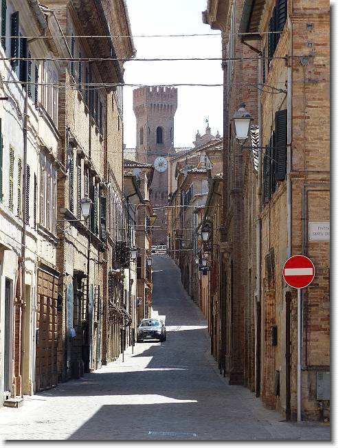 Clicca per scorrere le foto originali ingrandite