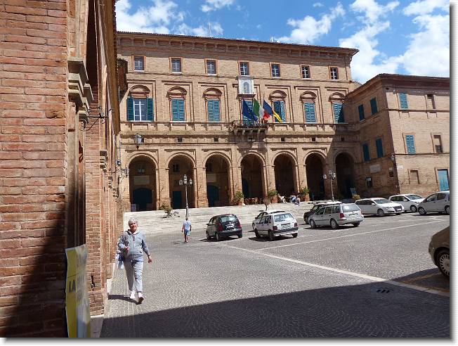 Clicca per scorrere le foto originali ingrandite