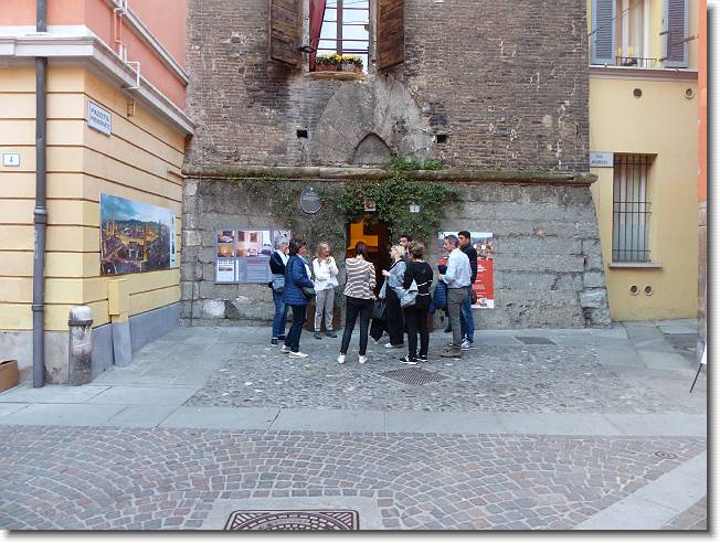 Clicca per scorrere le foto originali ingrandite